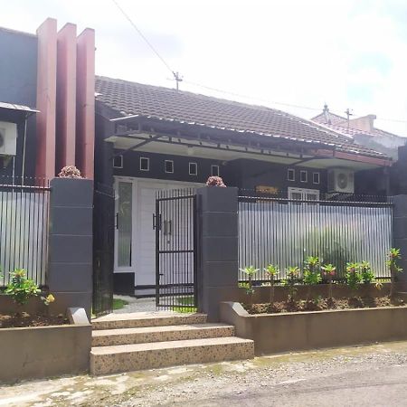 Endah Homestay Syariah Purwokerto Eksteriør billede